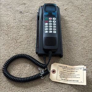 Vintage Auto Club Bag Phone Cellular Phone Type 8800 Model AAA-6010-ST